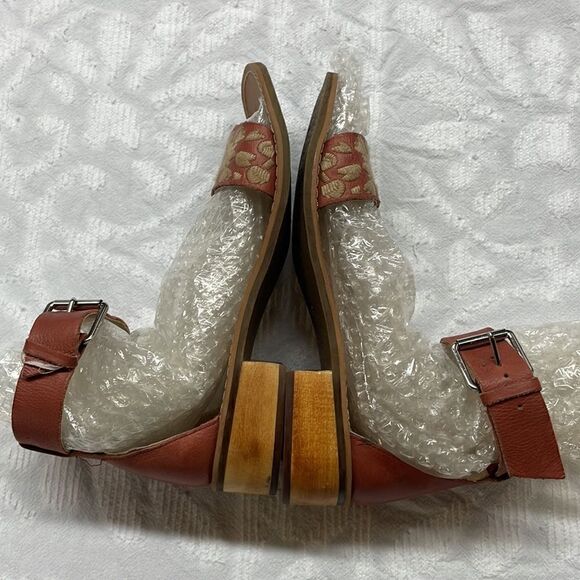 Latigo Anthropologie Tana Sandals Leather Size 10 Embroidered designs Boho - Picture 6 of 16
